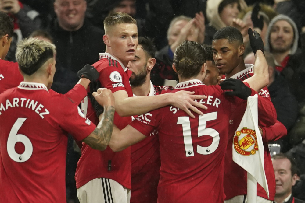 记者：于帕今天在球场上单独训练了半小时，伊藤洋辉室内训练.